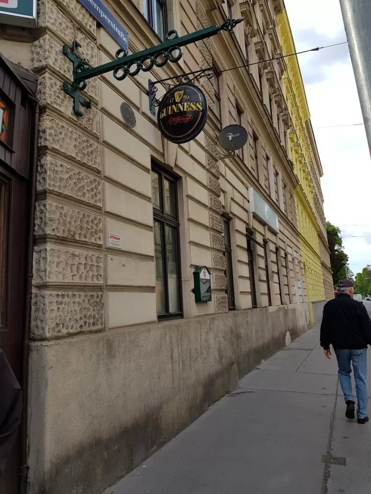Na NOg Irish Pub