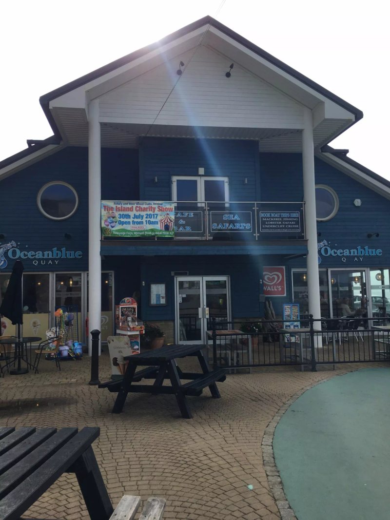 Besty & Spinky’s Cafe Bar