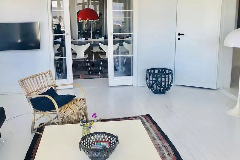 AMAZING 200 SQM APARTMENT OVERLOOKING THE CANALS OF COPENHAGEN.