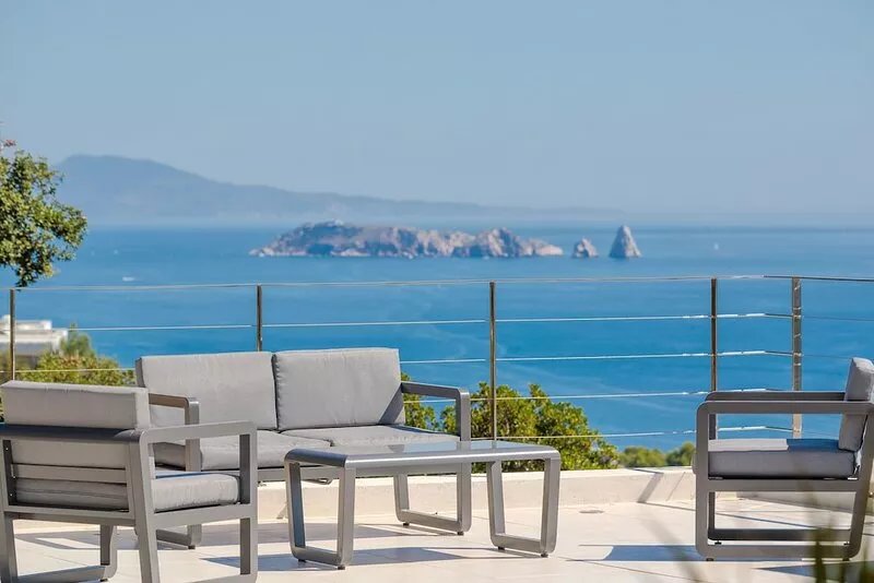 Magnificent modern villa with superb sea view