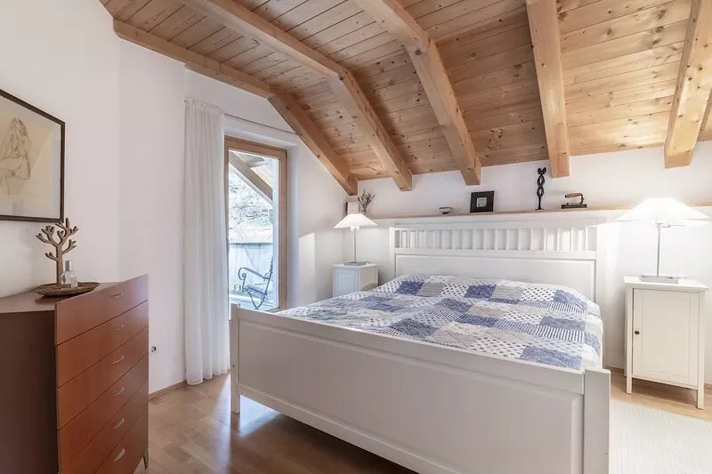 Quiet, sunny location with a wonderful view of Merano and the surrounding area.