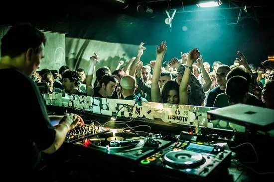 Club Tunnel