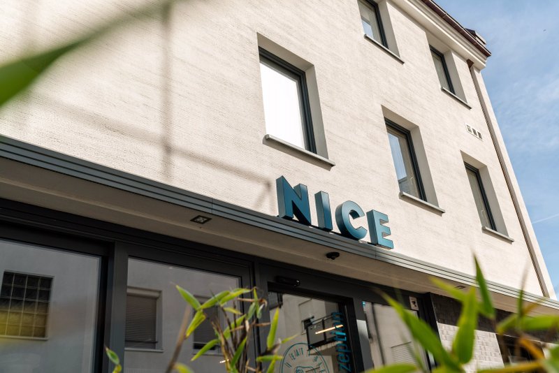 Nice Hotel & Café