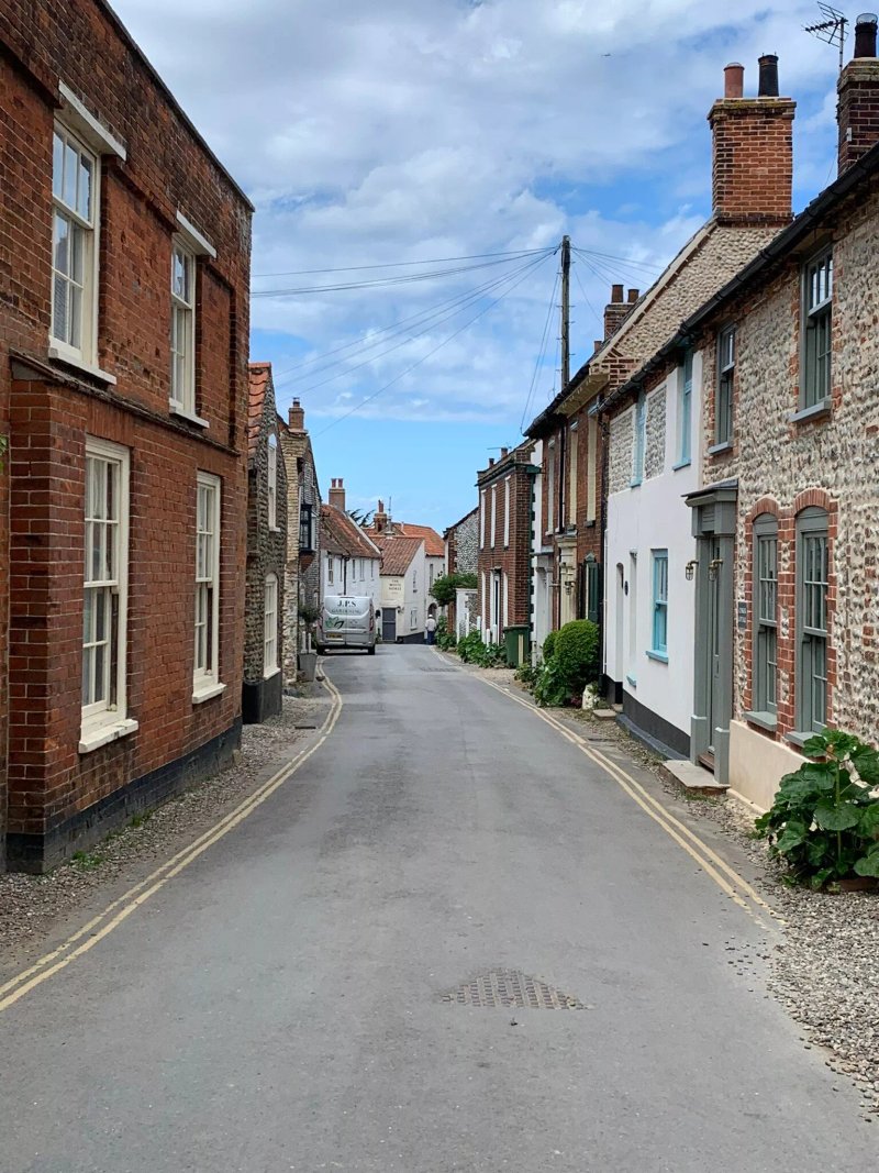 Two Magpies, Blakeney