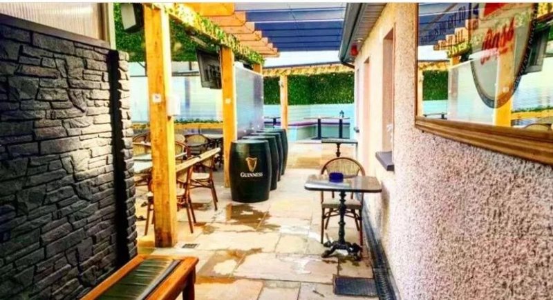 Lenehans Bar And Yard