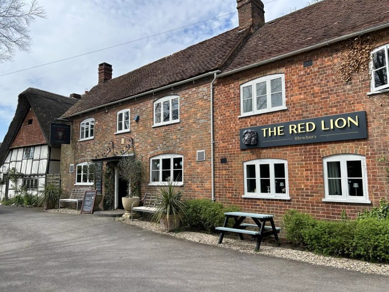 The Red Lion    Bluebury