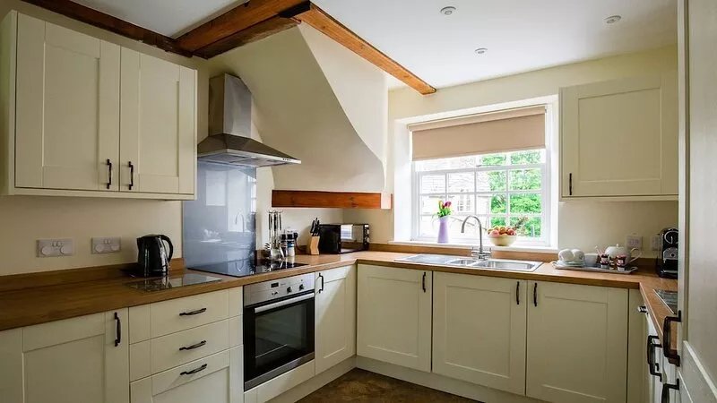 A sudeley castle cottage that sleeps 3 guests  in 2 bedrooms