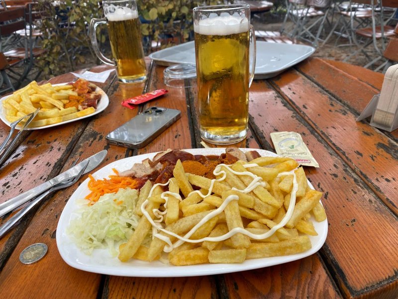 Konigsbacher Biergarten am Deutschen Eck