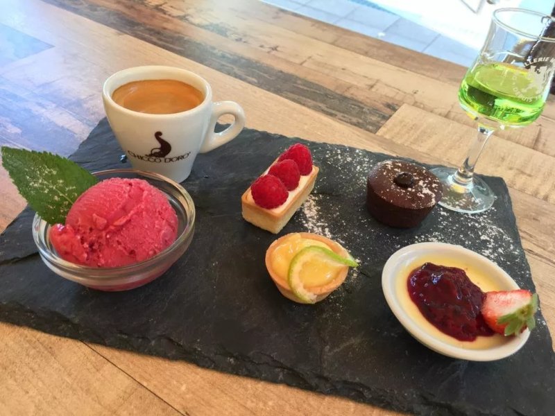 Cafe De Barry