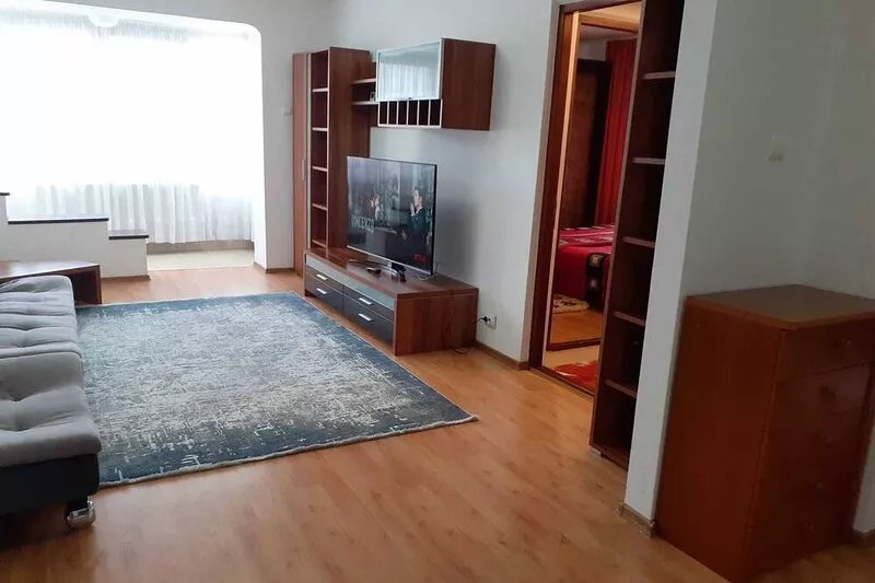 Cozy apartment, located near a vibrant main street ideal for short term retreat