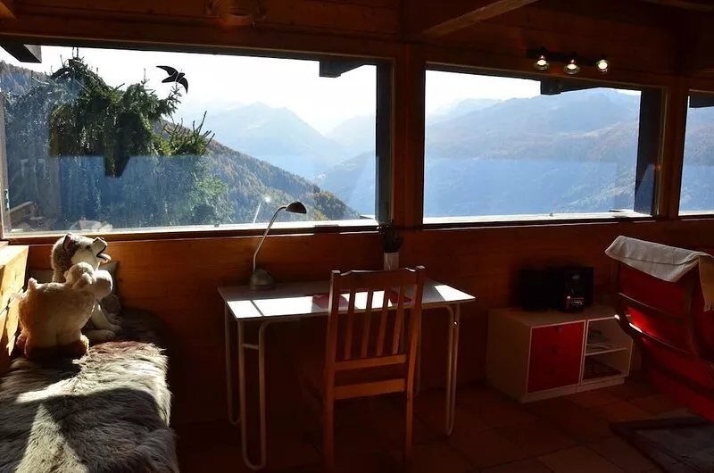 Outside : chalet in Chandolin, for 4-6 persons, balcony, terrace, lawn with