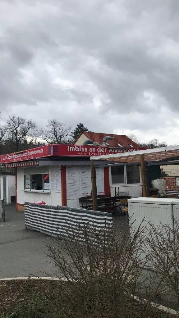 Asia Schnellimbiss an der Annoncenuhr