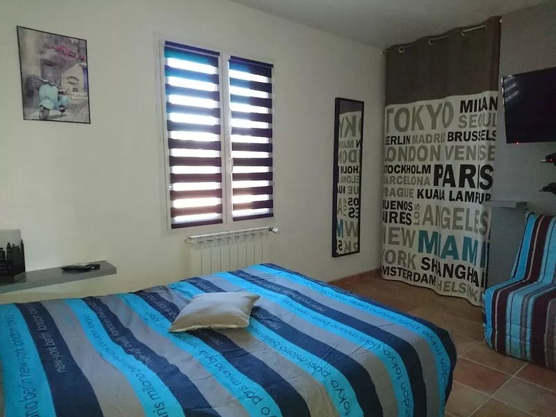 Warm and sunny Provence villa with private pool, 7 people.