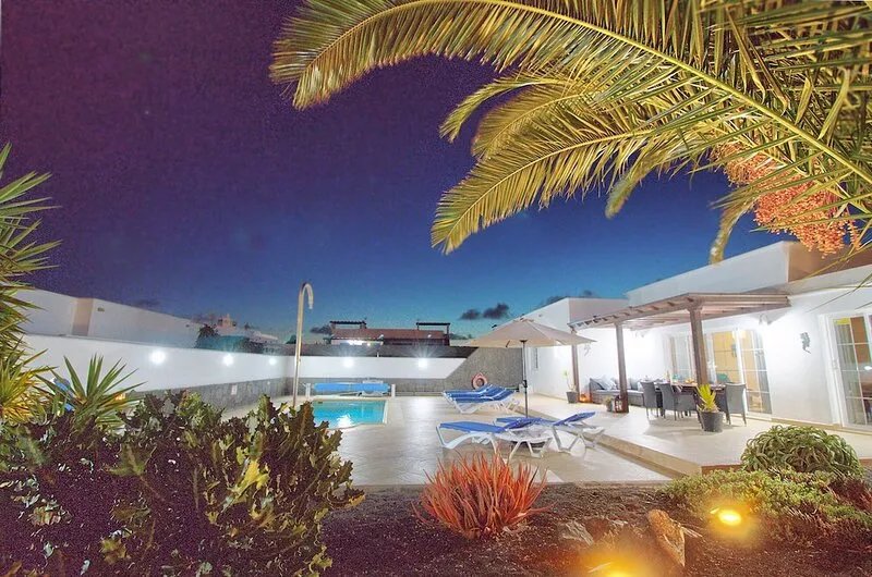 Spacious & Modern 3 Bedroom Villa With Private Pool And Mountain Views & free wi