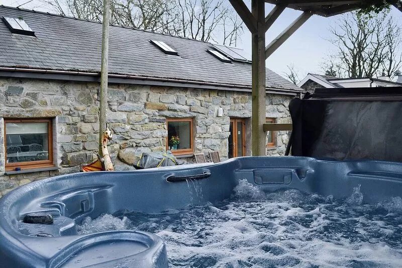 Charming barn conversion with hot tub and walks from the door.