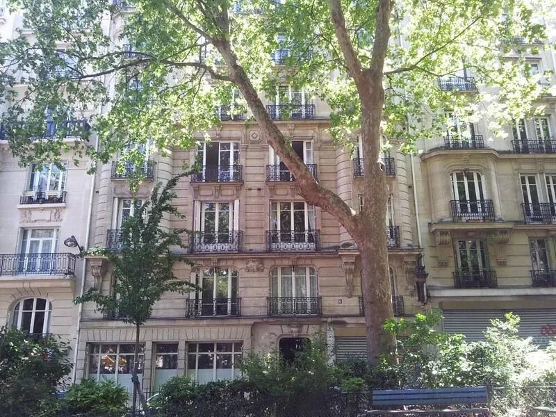 Paris 18 Montmartre: Charming style in Montmartre with public garden view