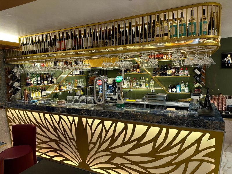 Alyonna Bliss Restaurant And Bar