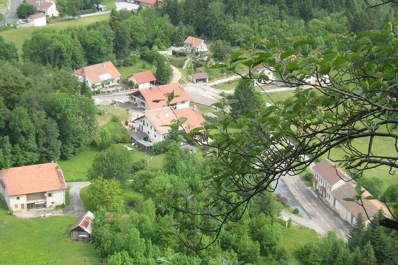 BEAUTIFUL HOUSE OF CHARACTER - Located in common THE REPLAT of poizat - 900 ALT
