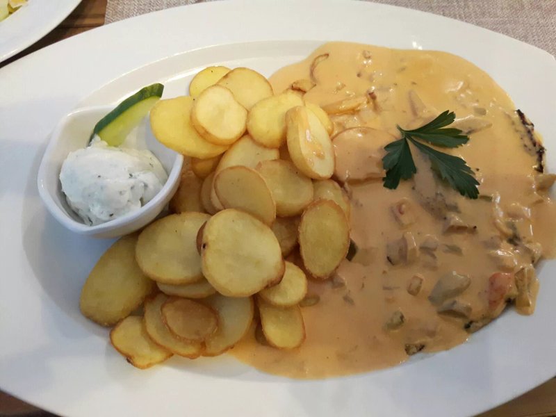Ypsilon Restaurant
