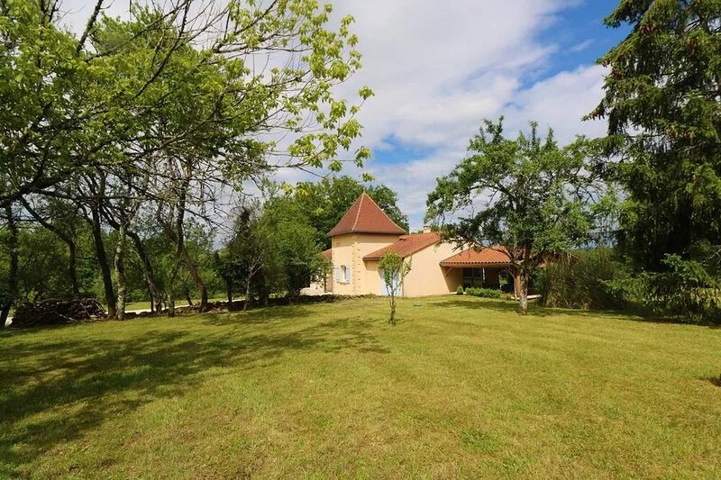 Light&bright holiday house with pool, garden and views, 7km from Sarlat