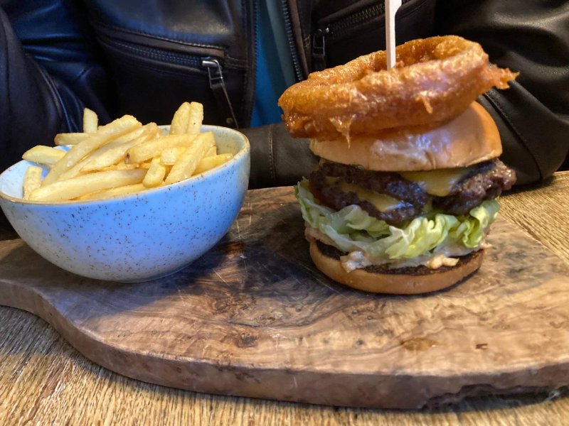 The Three Horseshoes