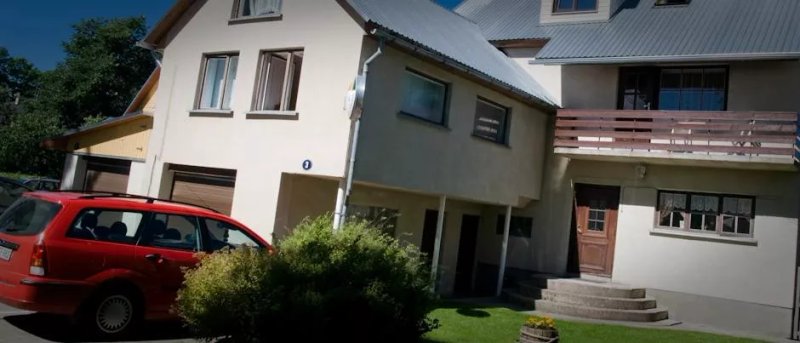 Parna Guesthouse & Apartments