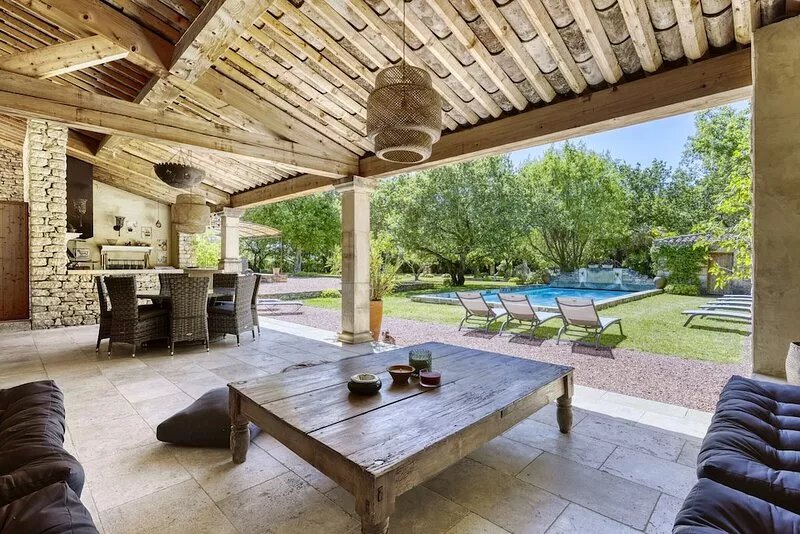 La Bastide des Acantins in Gordes with hotel service