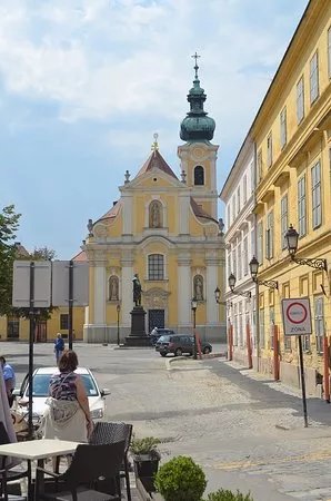 Becsi Kapu Square