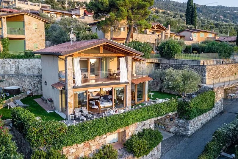 Wonderful villa gorgeous view near the lake with pool terrace and garden