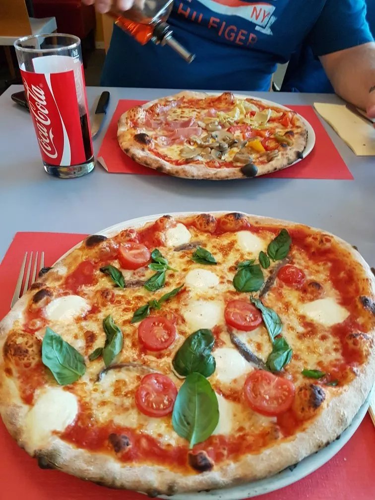 Pizzeria & Cafe Dorfplatz