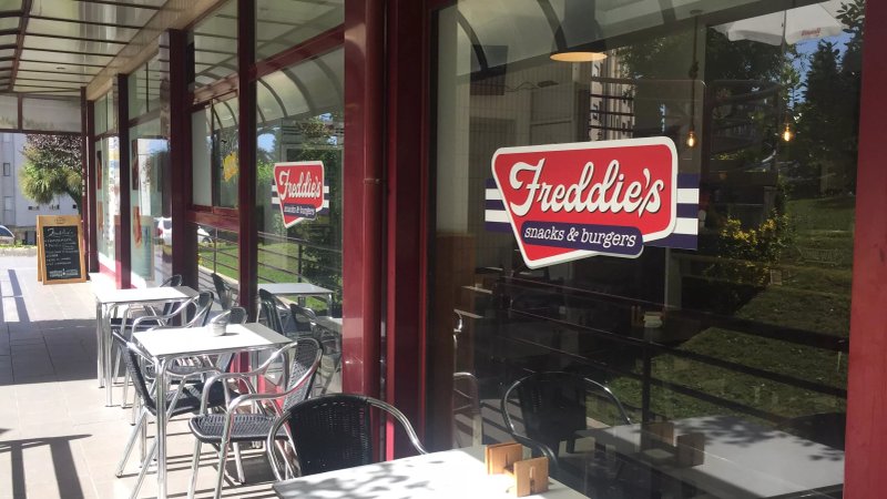 Freddie's - Snacks & Burgers