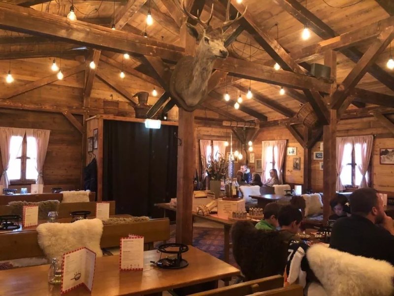 Fondue Chalet Zug auf dem Arenaplatz