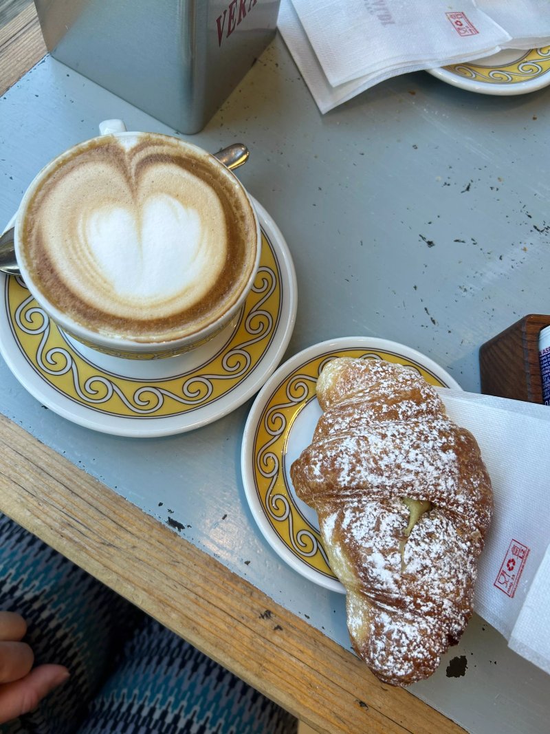 Leone Caffe Gelateria Golosita