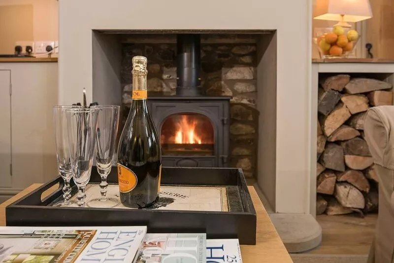 BARLEY HILL COTTAGE - Set in Beautiful Unspoilt Countryside with Fabulous Views