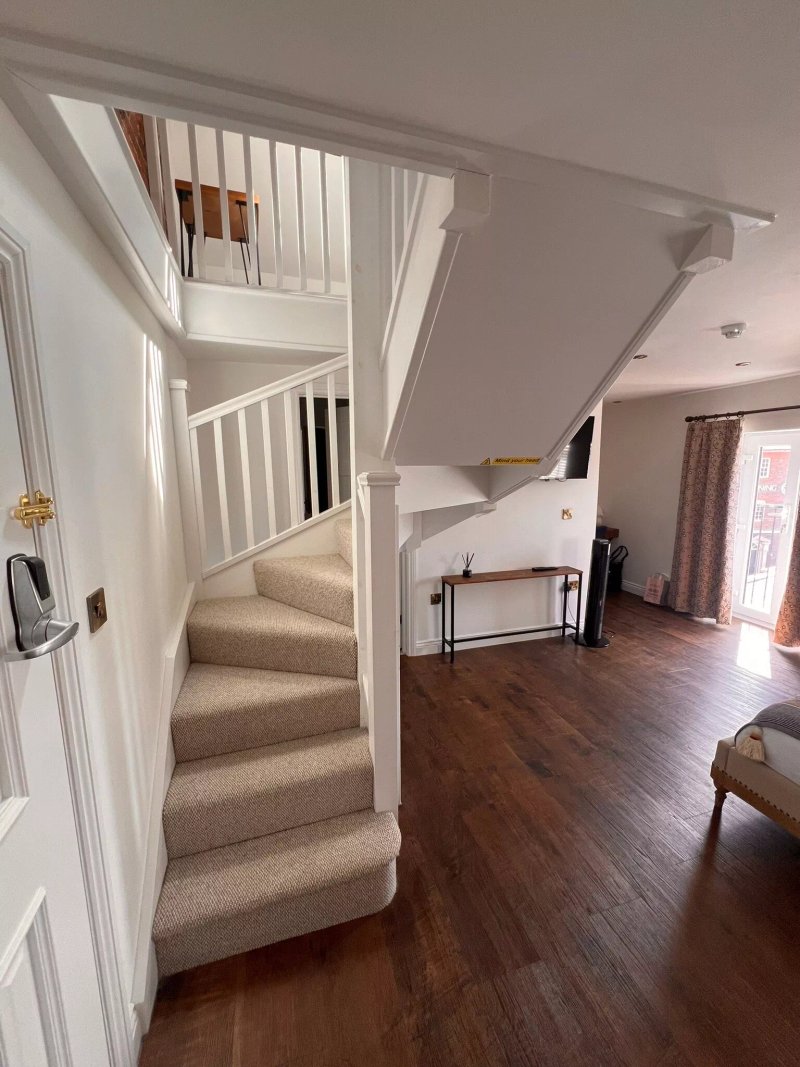 Upstairs At 33