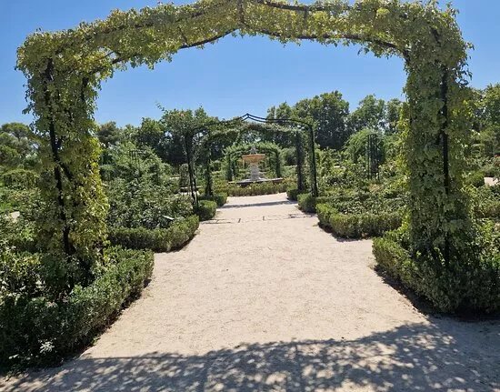 La Rosaleda Parque De El Retiro