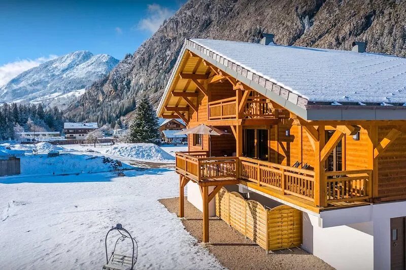 Chalet Les Vardafes - ski and spa holiday for 8 - OVO Network