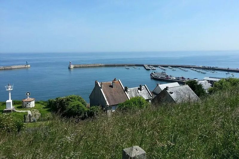 The calm of the countryside near the beaches and the historic town of Bayeux