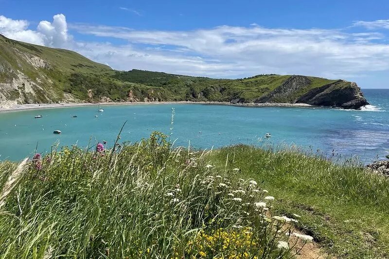WATERSTON COTTAGE, pet friendly, with a garden in West Lulworth