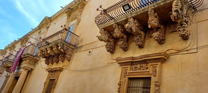 Biblioteca Comunale di Noto "Principe di Villadorata"