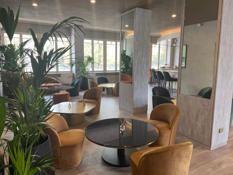 Embassy Park Hotel