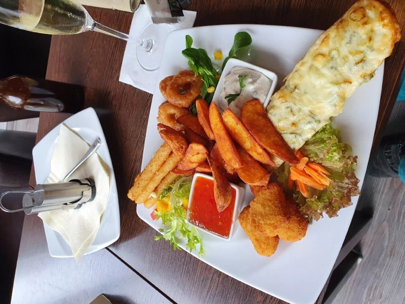 Purpur Cafe & Bar