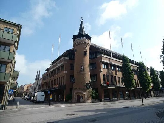Sparaborgen Skara Fasadskulptur