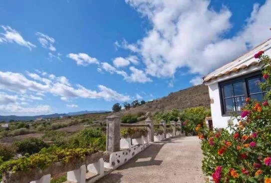 Casa Cuevas Morenas