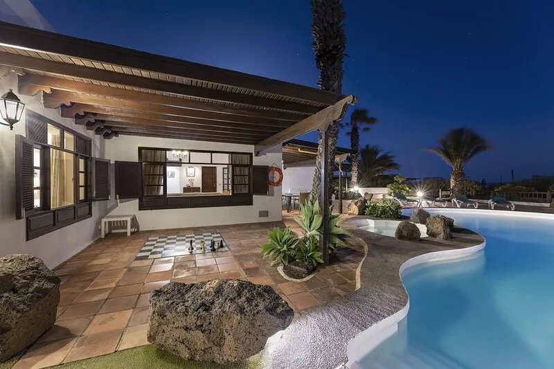 Private villa - stunning views and perfect location