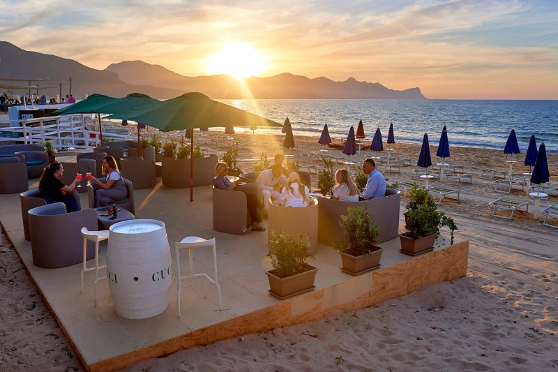 Bandiera Gialla Beachclub And Restaurant