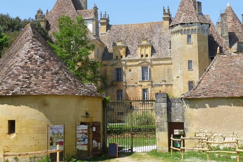Claires' house with terrace flowers, sun and quiet PERIGORD pourpre pets welcome