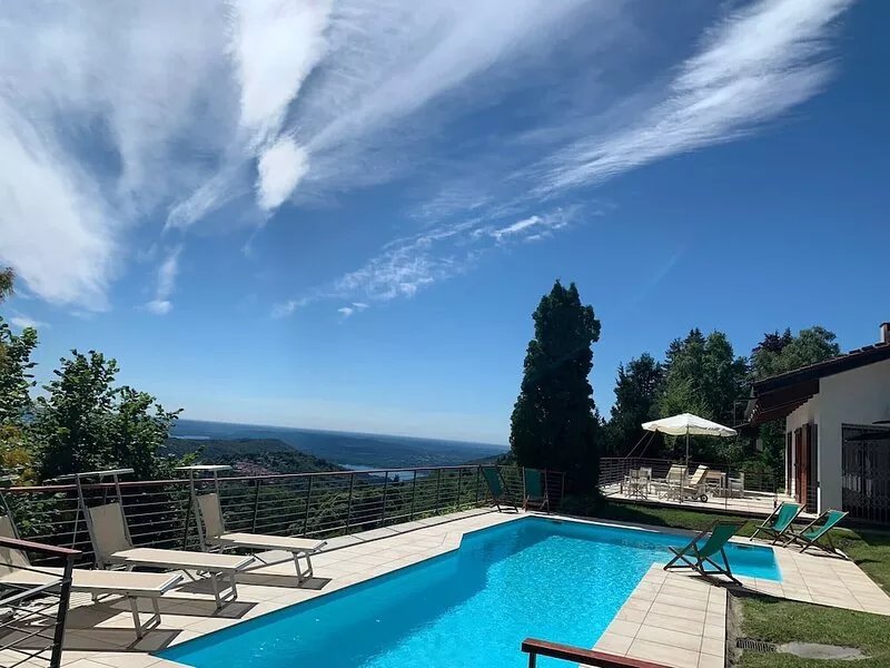 Villa with swimming pool overlooking the lakes above Stresa