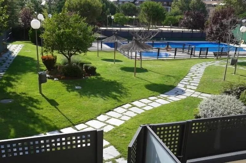 Madrid - Amazing flat with garden, paddle tennis court and swimming pool