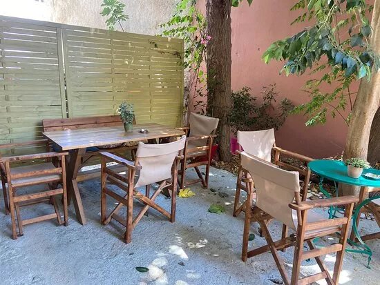 Simoun Bookstore Cafe